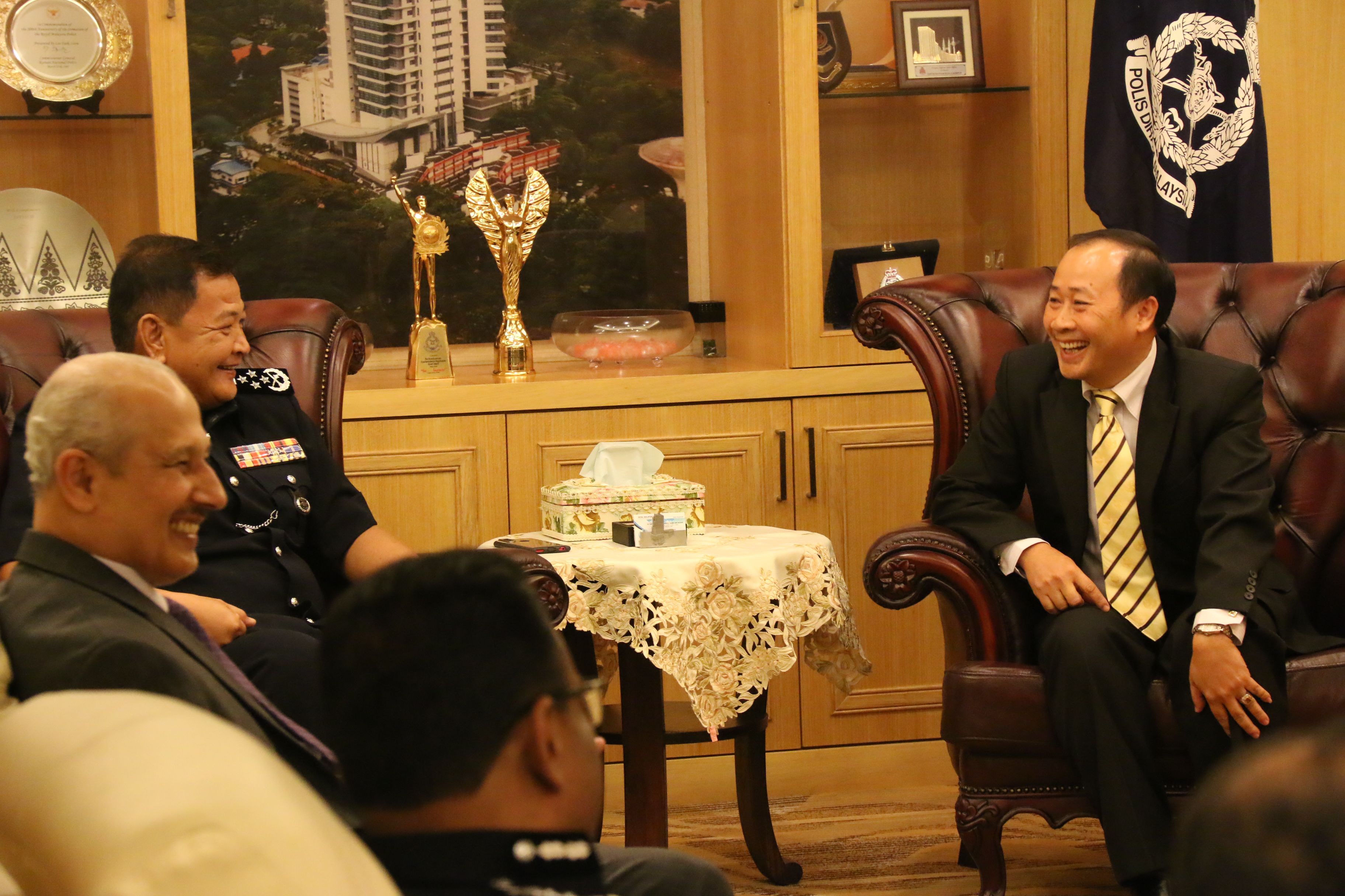 การลาจากกันอย่างสุภาพโดยผู้อำนวยการบริหารของสำนักงาน ASEANAPOL ต่อผู้บัญชาการตำรวจสูงสุดแห่งสหราชอาณาจักรมาเลเซีย เมื่อวันที่ 26 ธันวาคม 2019
