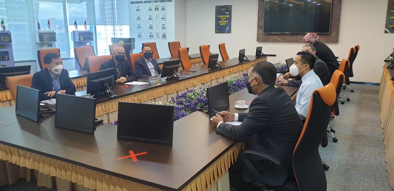 *THE 7TH ASEANAPOL EXECUTIVE DIRECTOR RECEIVES AN HONORABLE VISIT FROM FEDERAL BUREAU OF INVESTIGATIONS (FBI) OFFICERS*