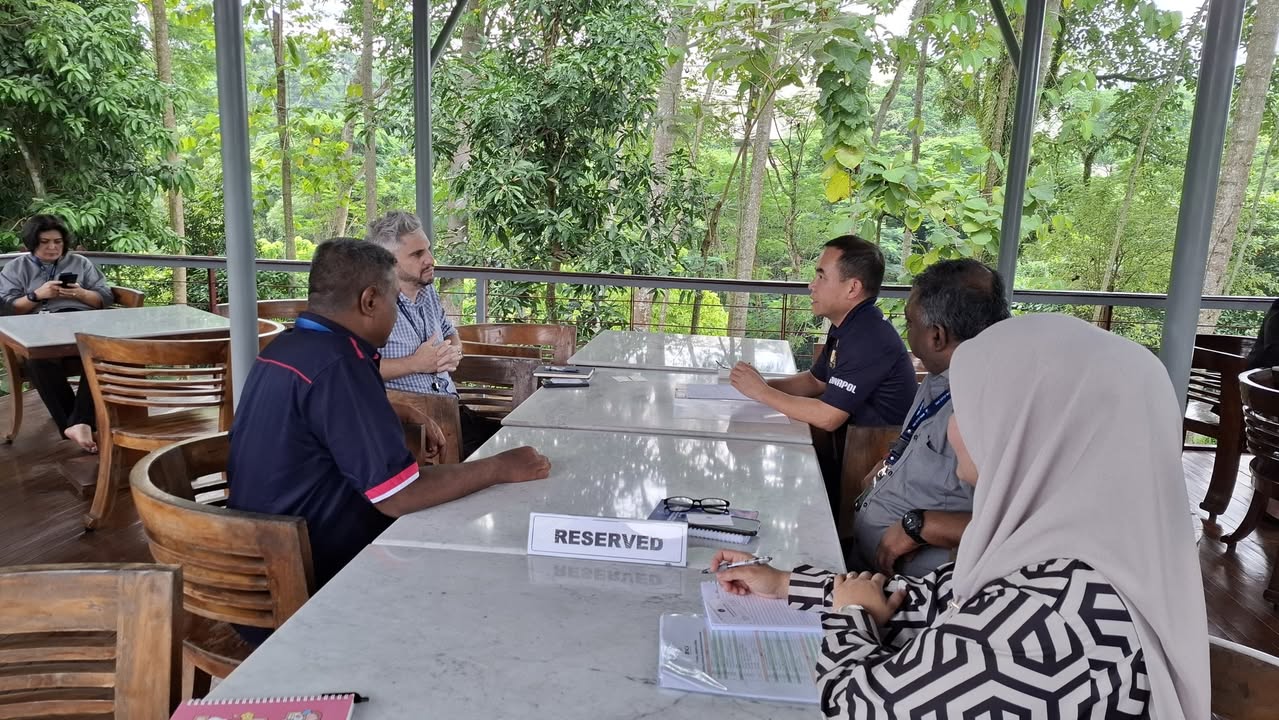 Llamada de cortesía del Secretariado de ASEANAPOL al Director Ejecutivo de JCLEC en Semarang, Indonesia
